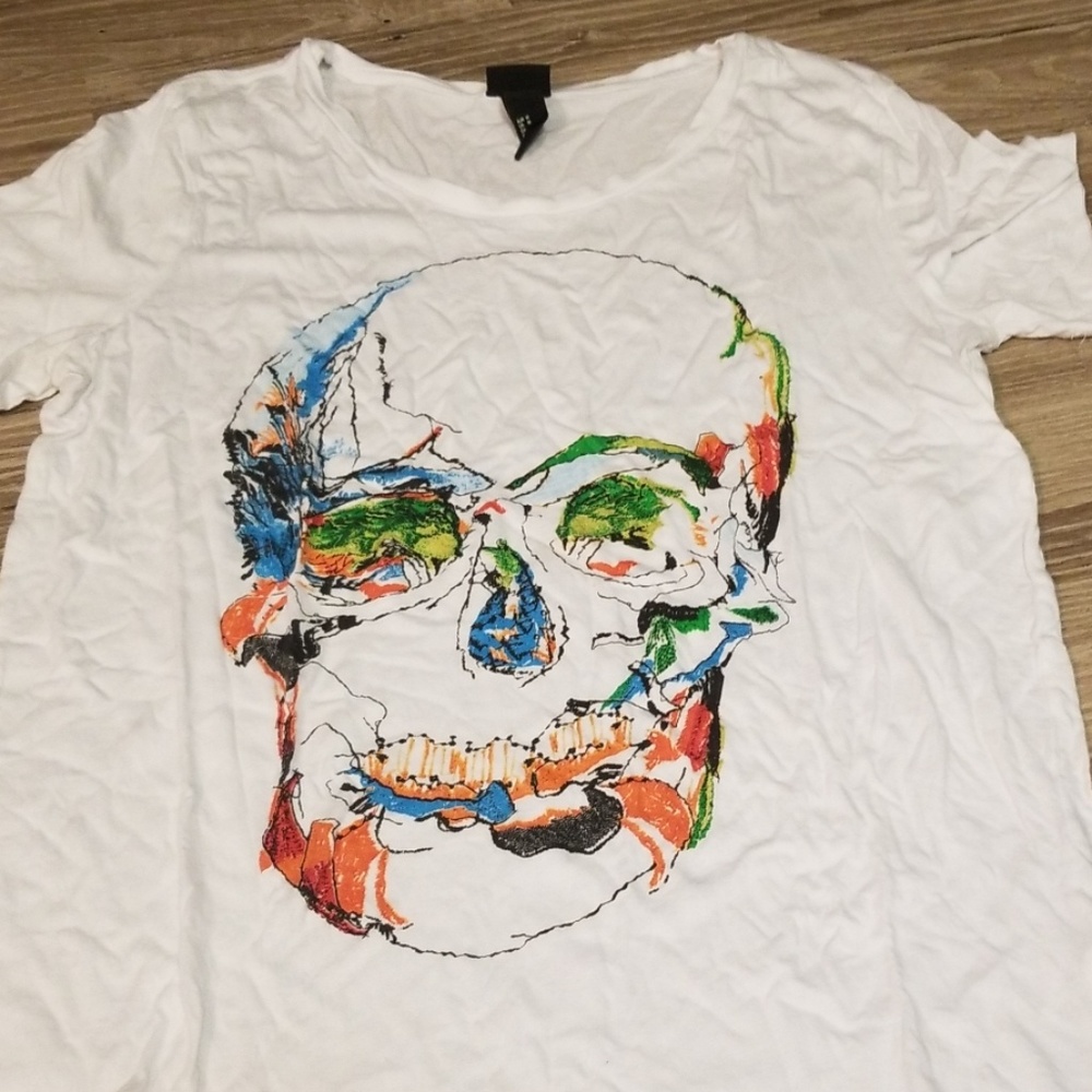 Skull tee